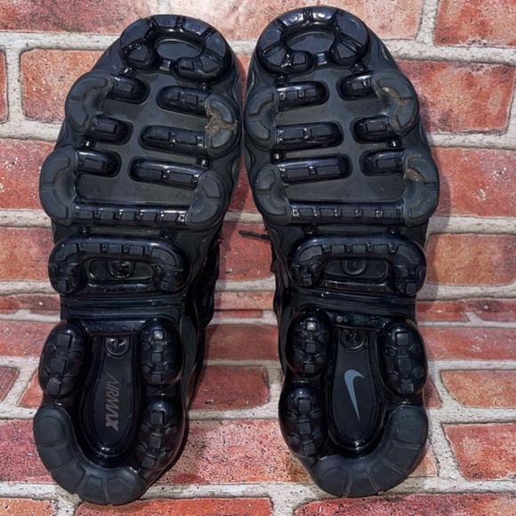 Pre-Owned Nike Air Max Vapormax Triple Black Sneaker Shoes Size 7 924453-004 - Picture 7 of 8